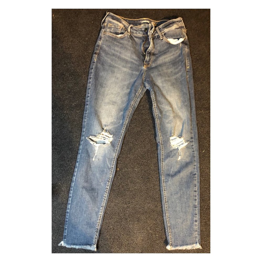 distressed skinny jeans